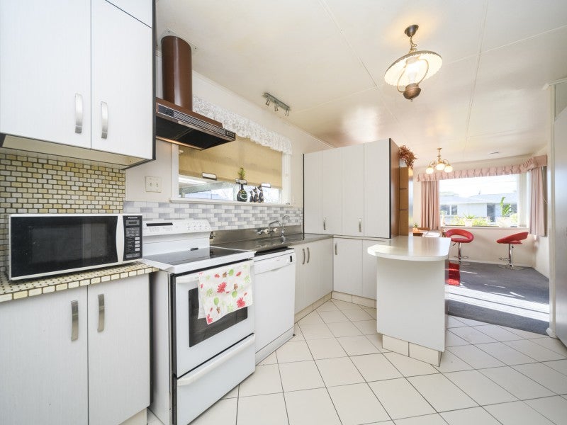 36 Aspiring Avenue, Milson, Palmerston North - Carousel 2