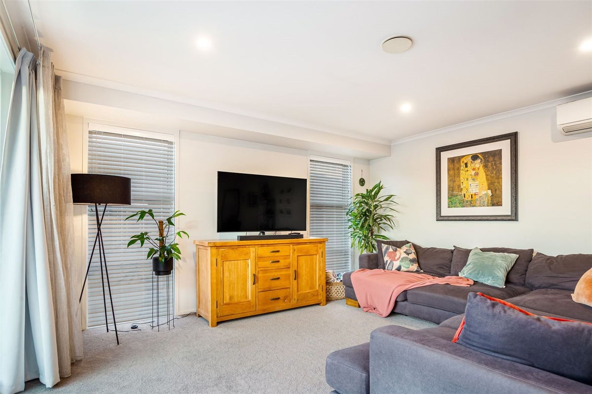 20 Eric Farley Drive, Kumeu - Carousel 2
