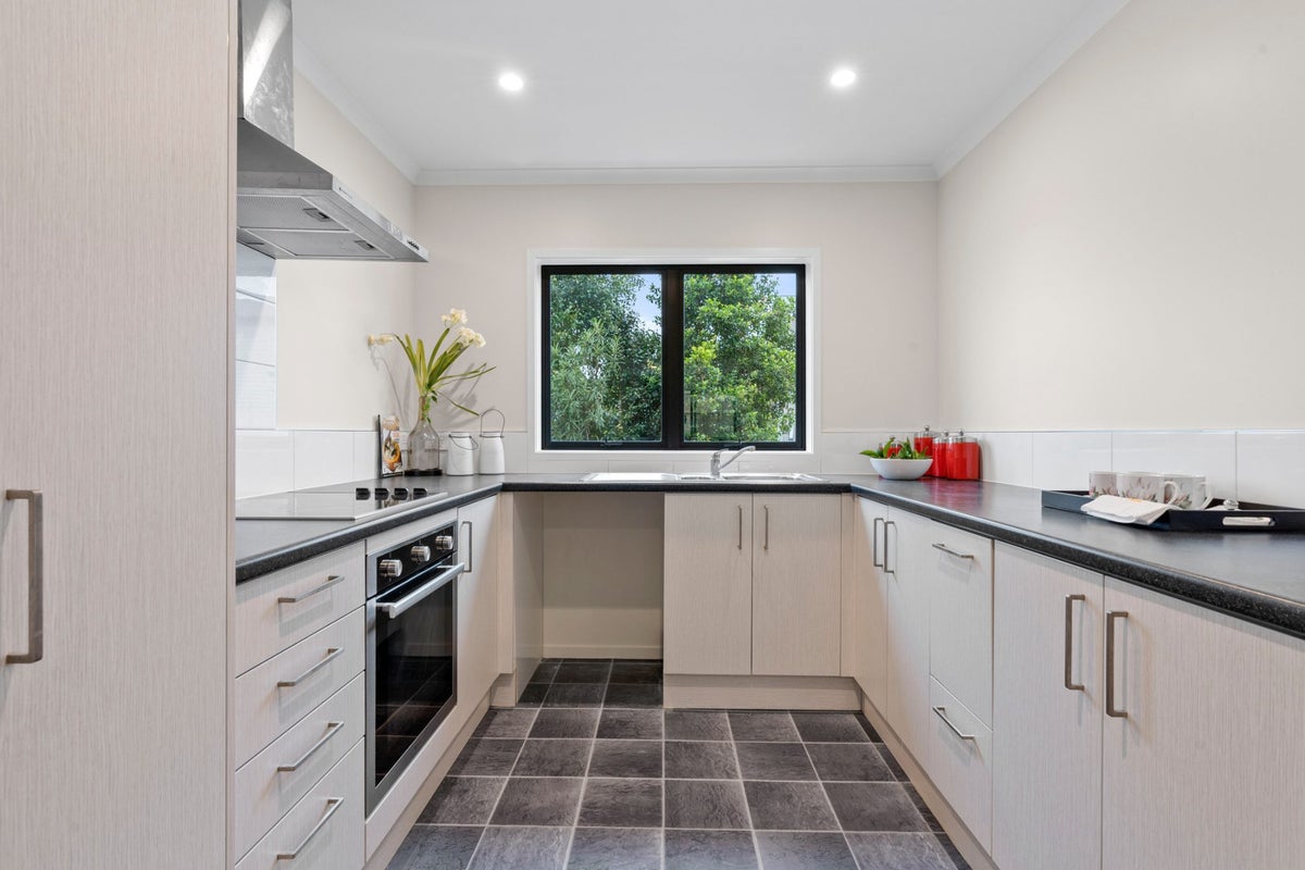 26 Ipukarea Street, Weymouth, Auckland - Carousel 2