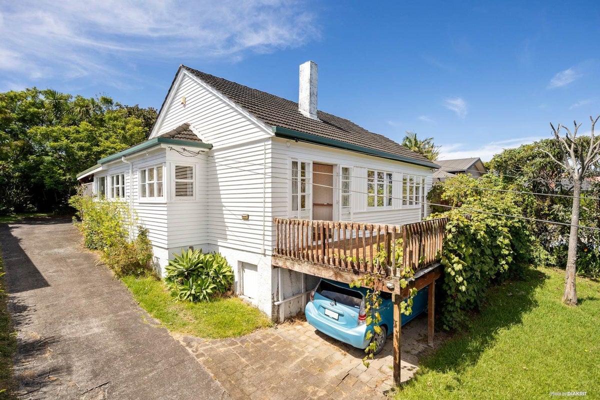18 Seaside Avenue, Waterview, Auckland - Carousel 1