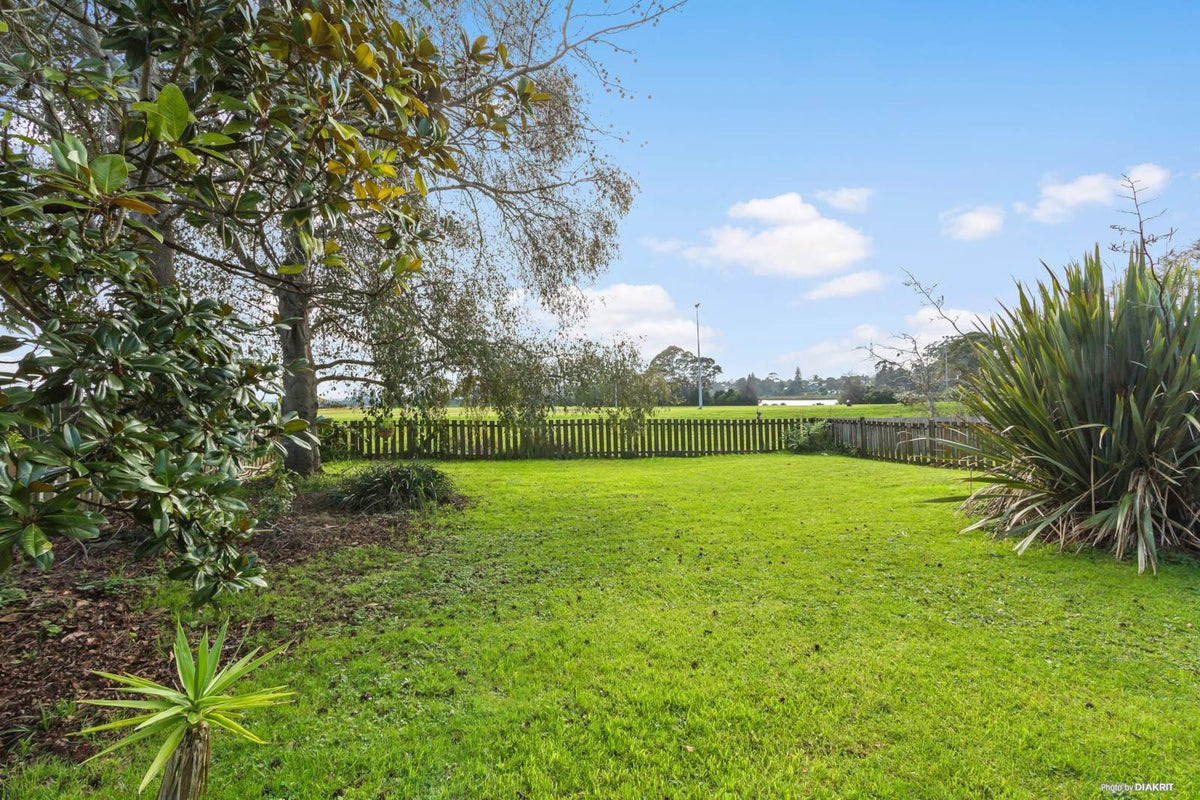 59 Beaubank Road, Kelston, Auckland - Carousel 1