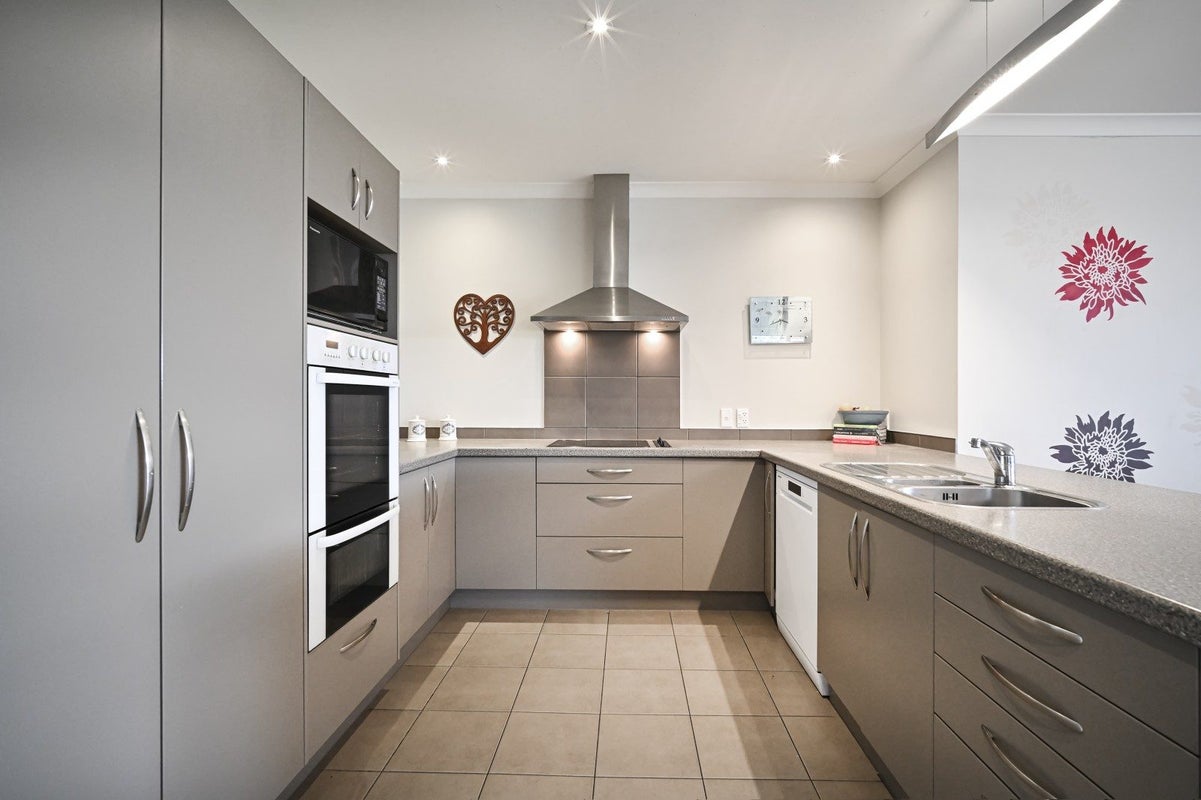 7 Lardon Place, Frimley, Hastings - Carousel 2