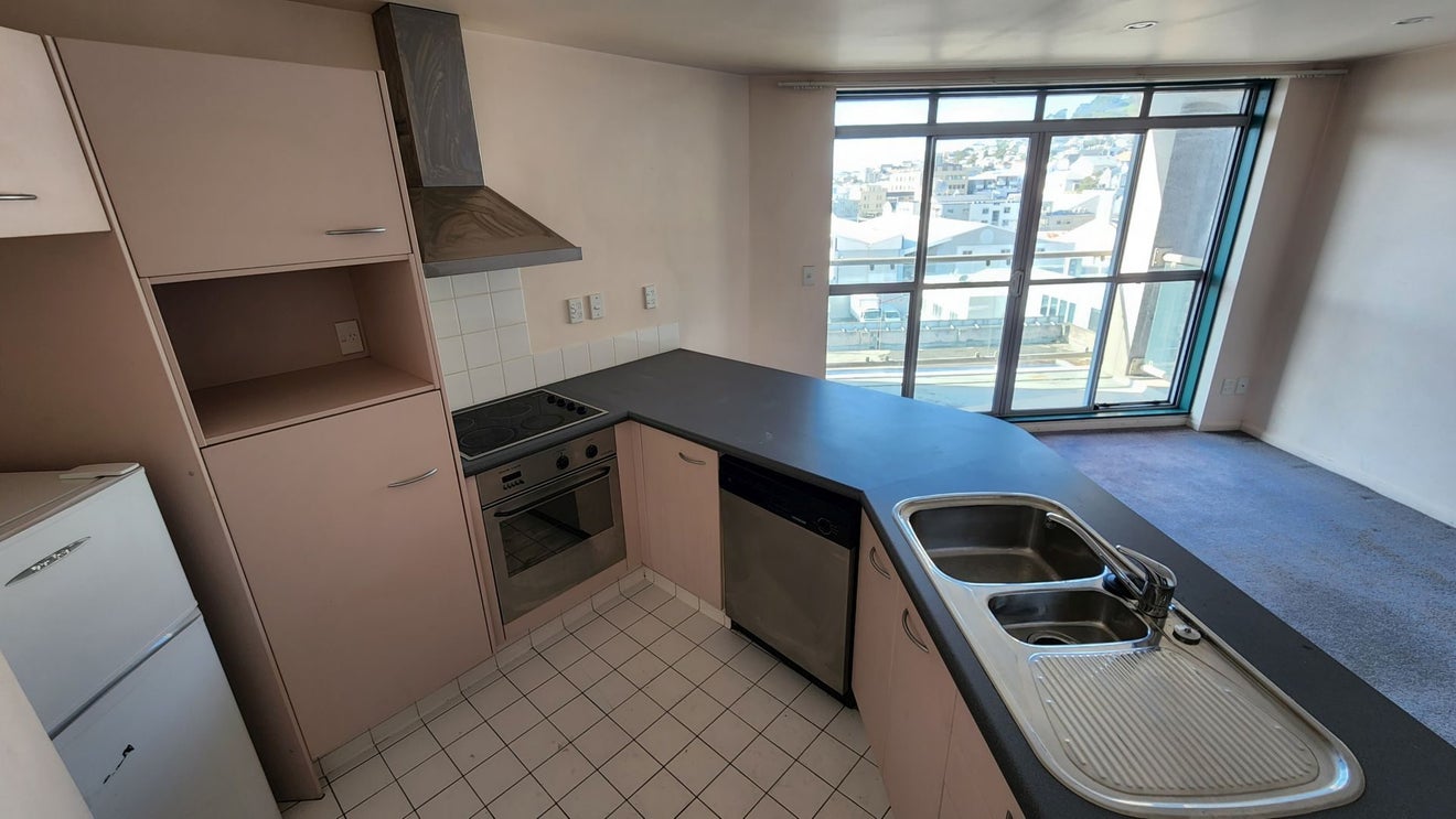 9/80 Kent Terrace, Mount Victoria, Wellington - Carousel 2