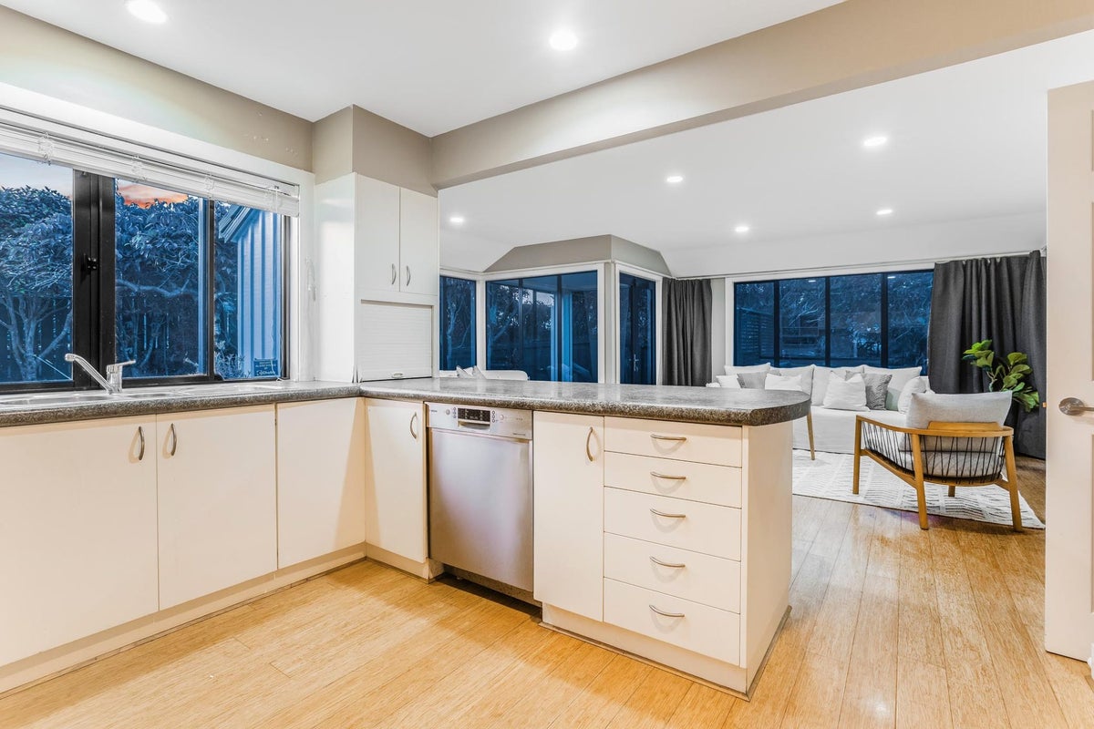 66 Joseph Banks Drive, Whitby, Porirua - Carousel 2