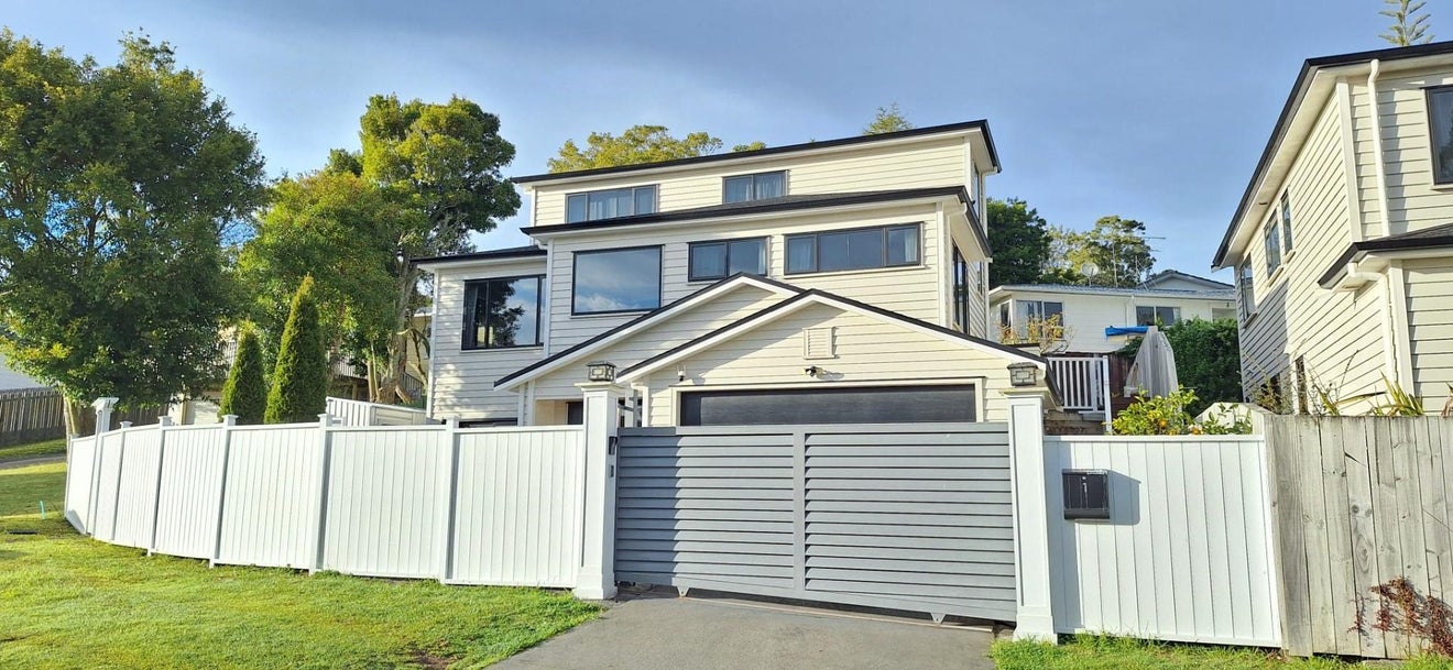1 Classic Grove, Bayview, Auckland - Carousel 21