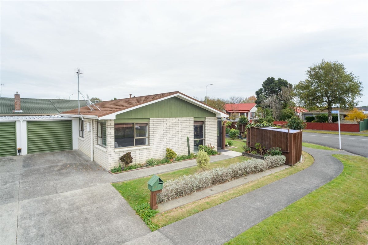 49 Chippendale Crescent, Highbury, Palmerston North - Carousel 21