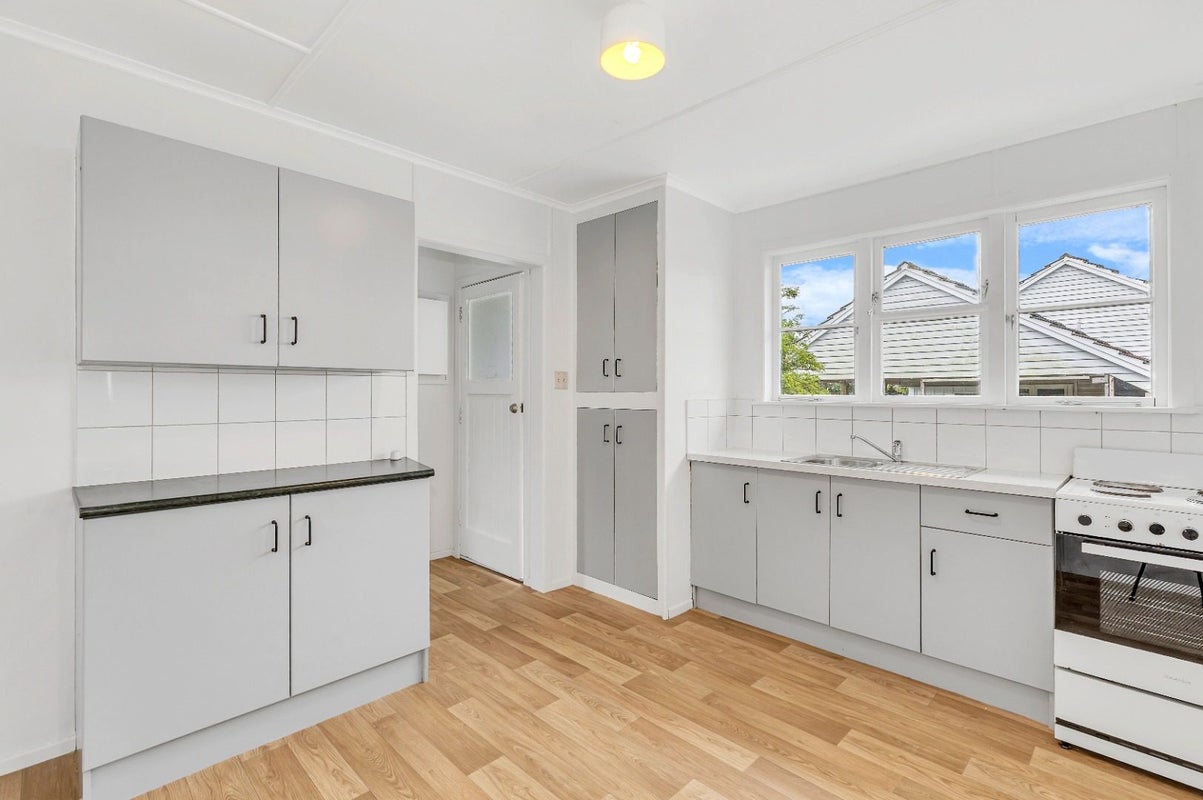 182 Beach Haven Road, Beach Haven, Auckland - Carousel 2