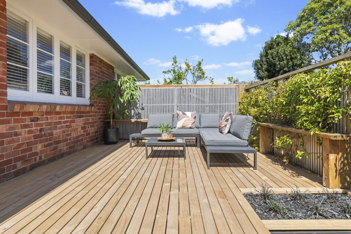 99 Wallace Road, Mangere Bridge, Auckland - Carousel 1