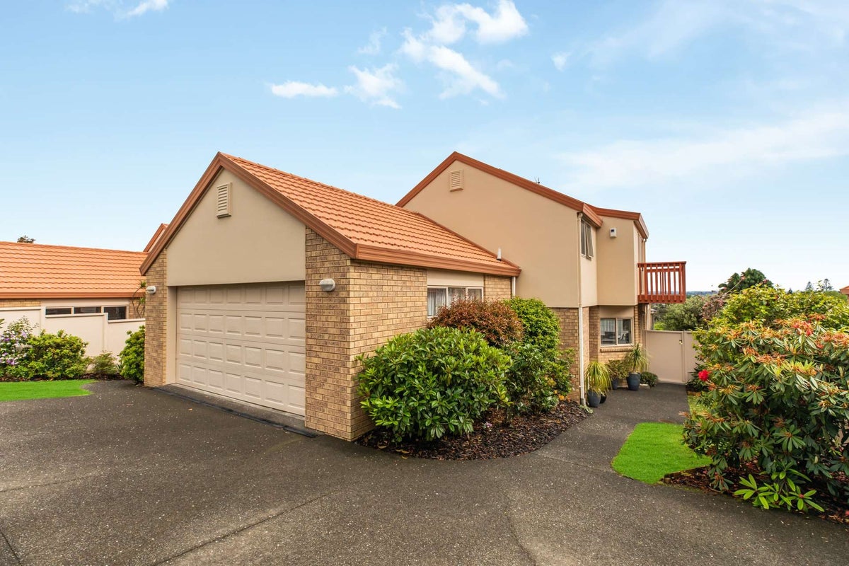 120 Awaroa Road, Sunnyvale, Auckland - Carousel 1
