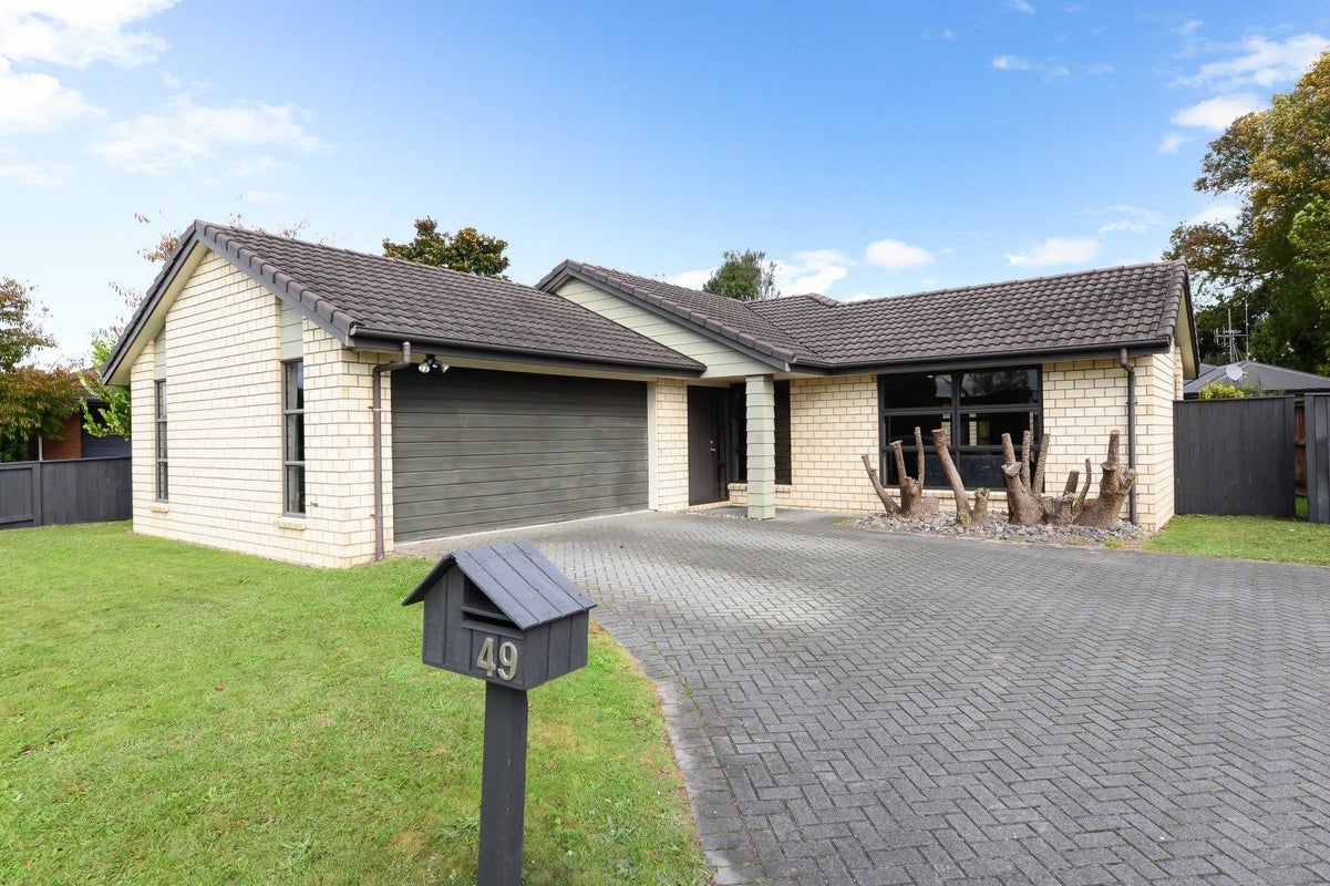 49 Thomas Road, Huntington, Hamilton - Carousel 1