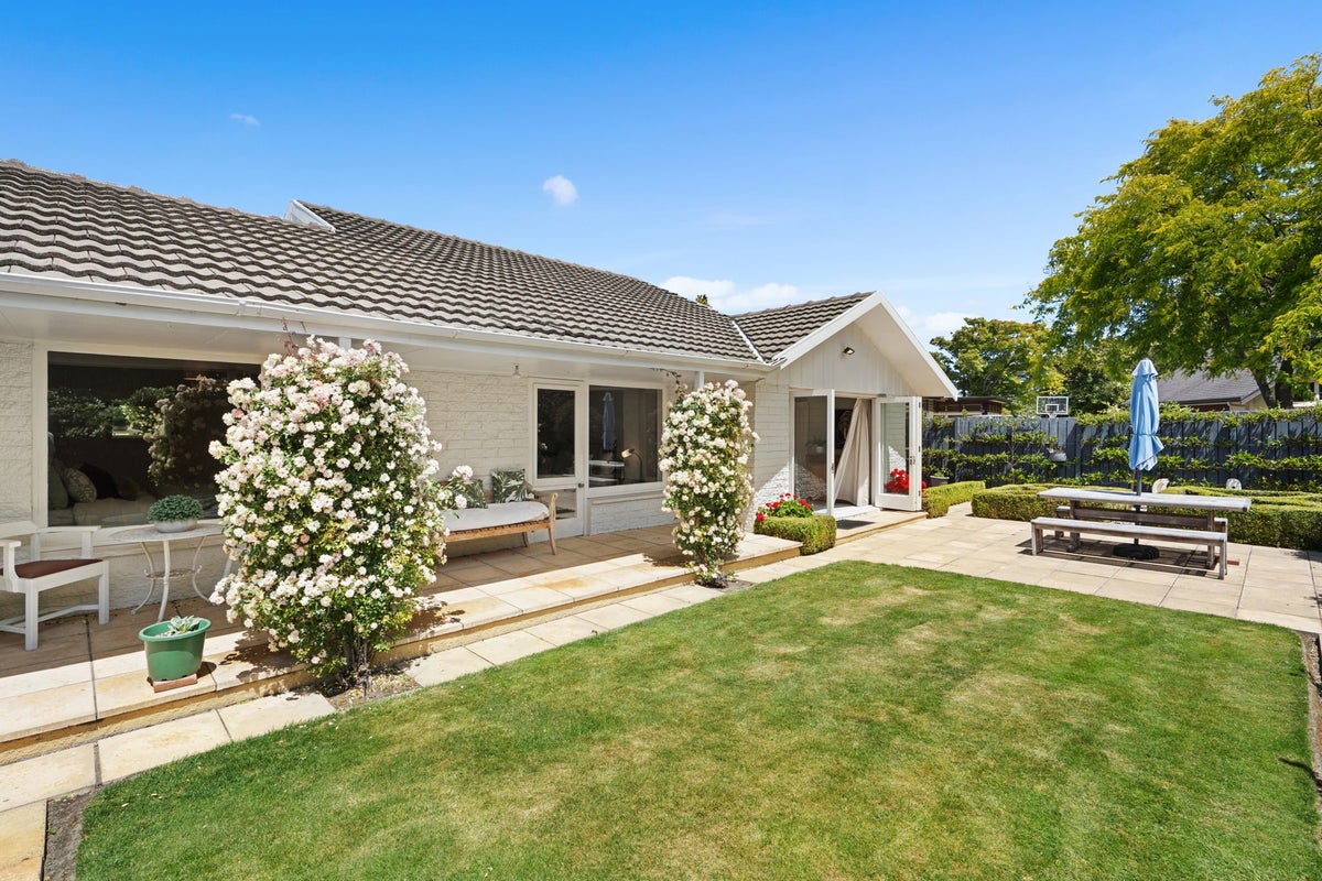 2/14B Penhelig Place, Burnside, Christchurch - Carousel 1