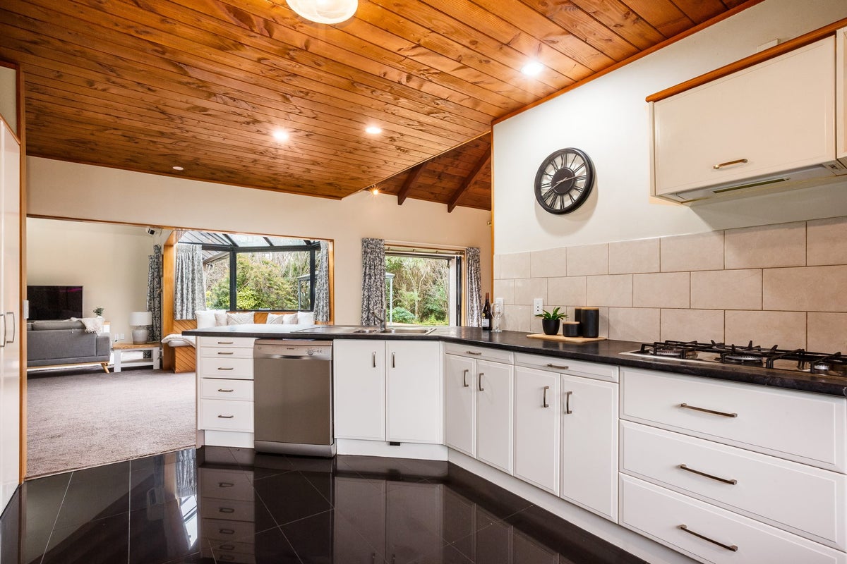 63 Plateau Road, Te Marua, Upper Hutt - Carousel 2