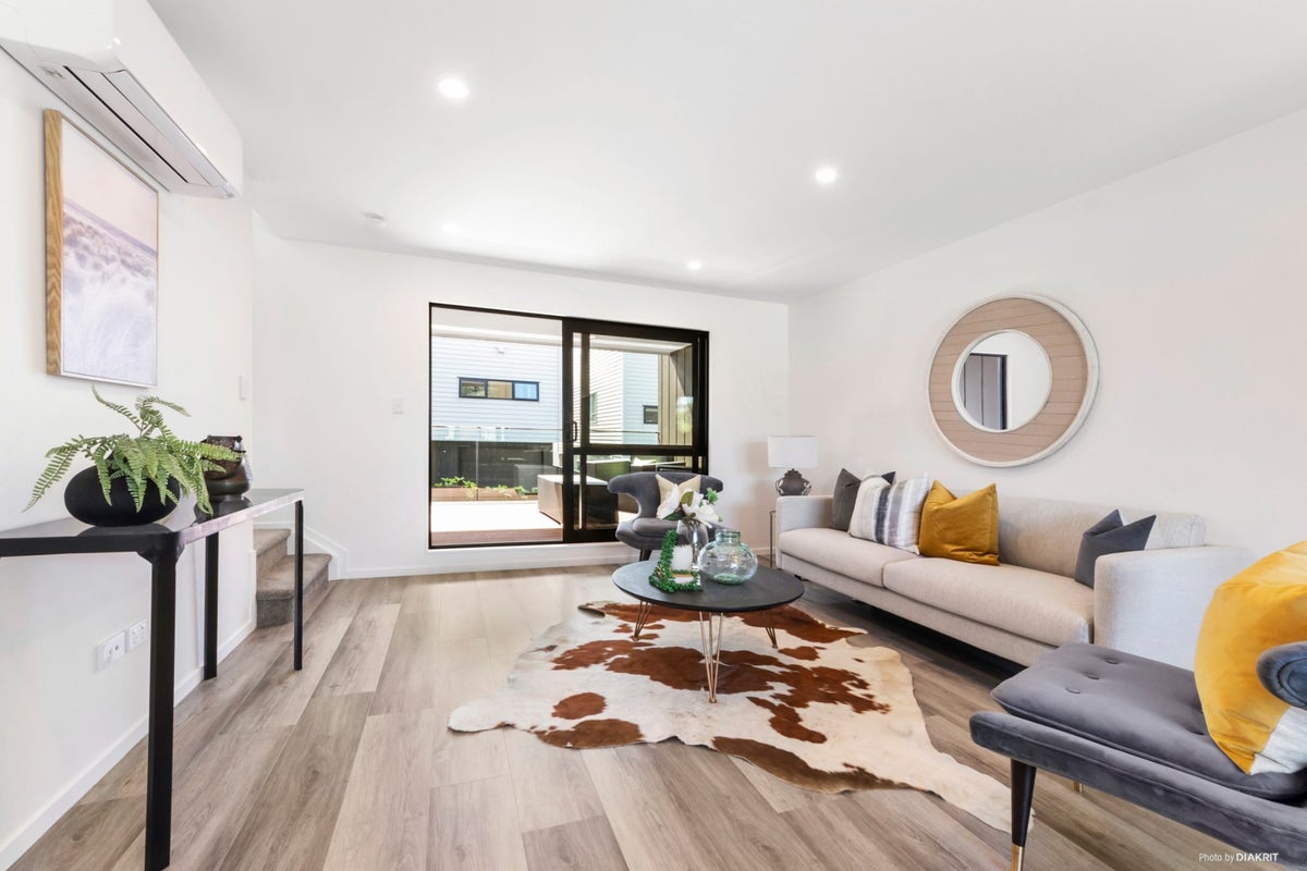 5/30 Potter Avenue, Northcote, Auckland - Carousel 1