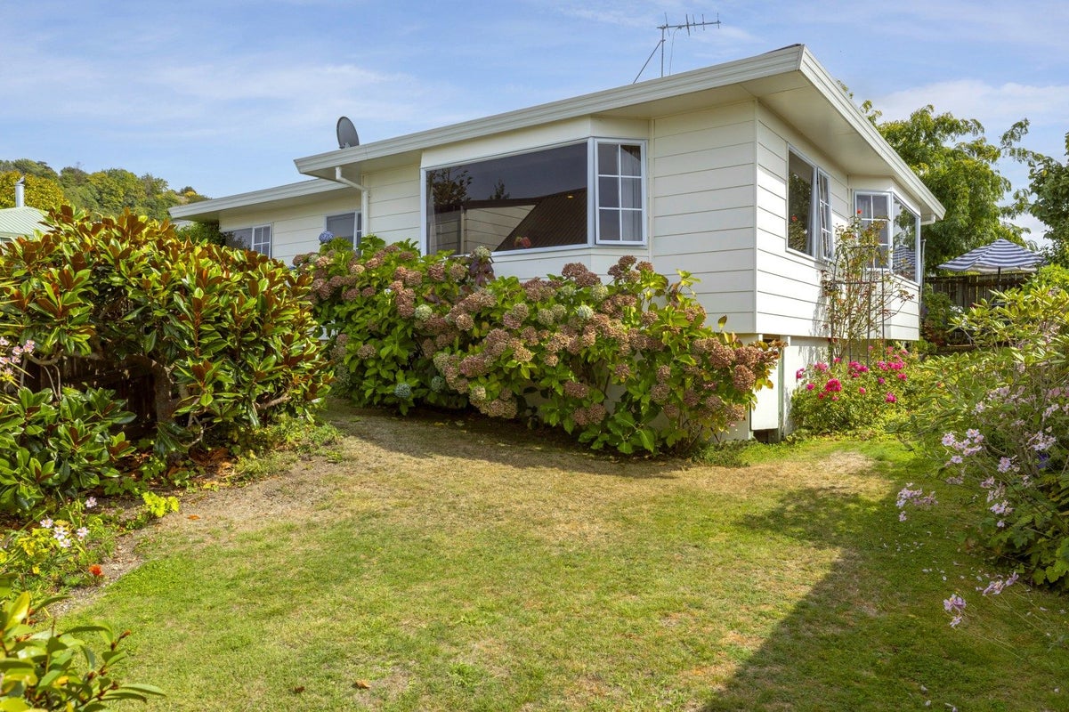 2/8 Kinder Street, Acacia Bay, Taupo, Waikato - Carousel 2