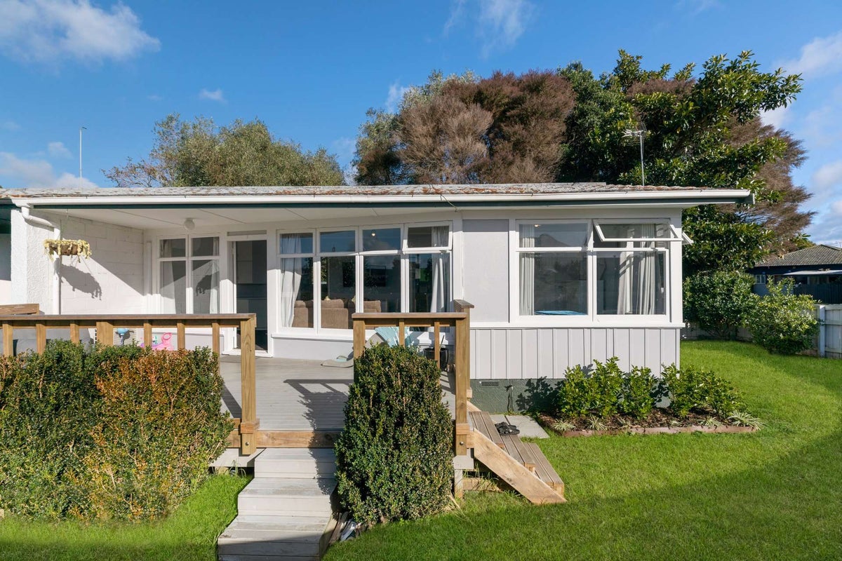 3/276 Rosebank Road, Avondale, Auckland - Carousel 1