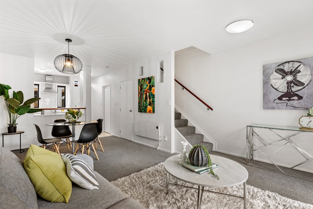 17/21 Armoy Drive, East Tamaki, Auckland - Carousel 1
