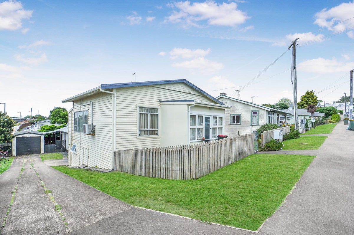 12A Upper Kent Street, Frankton, Hamilton - Carousel 1