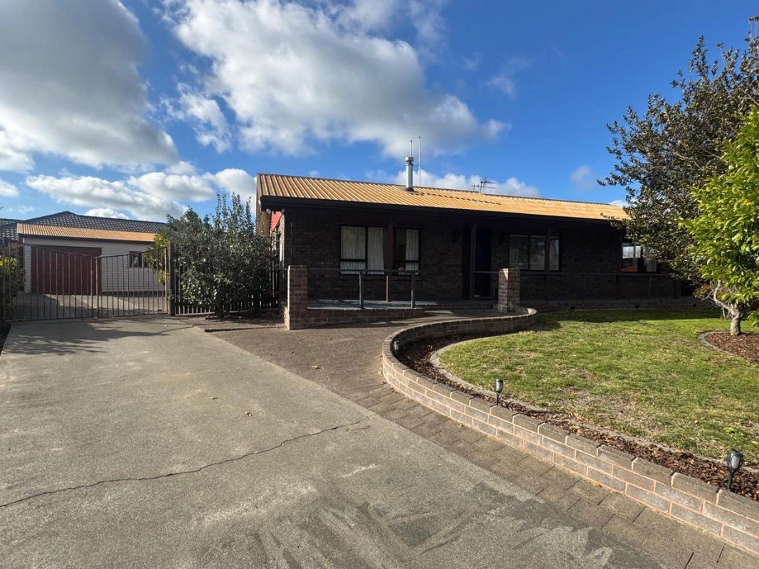 16 Palmer Place, Parkvale, Hastings - Carousel 1