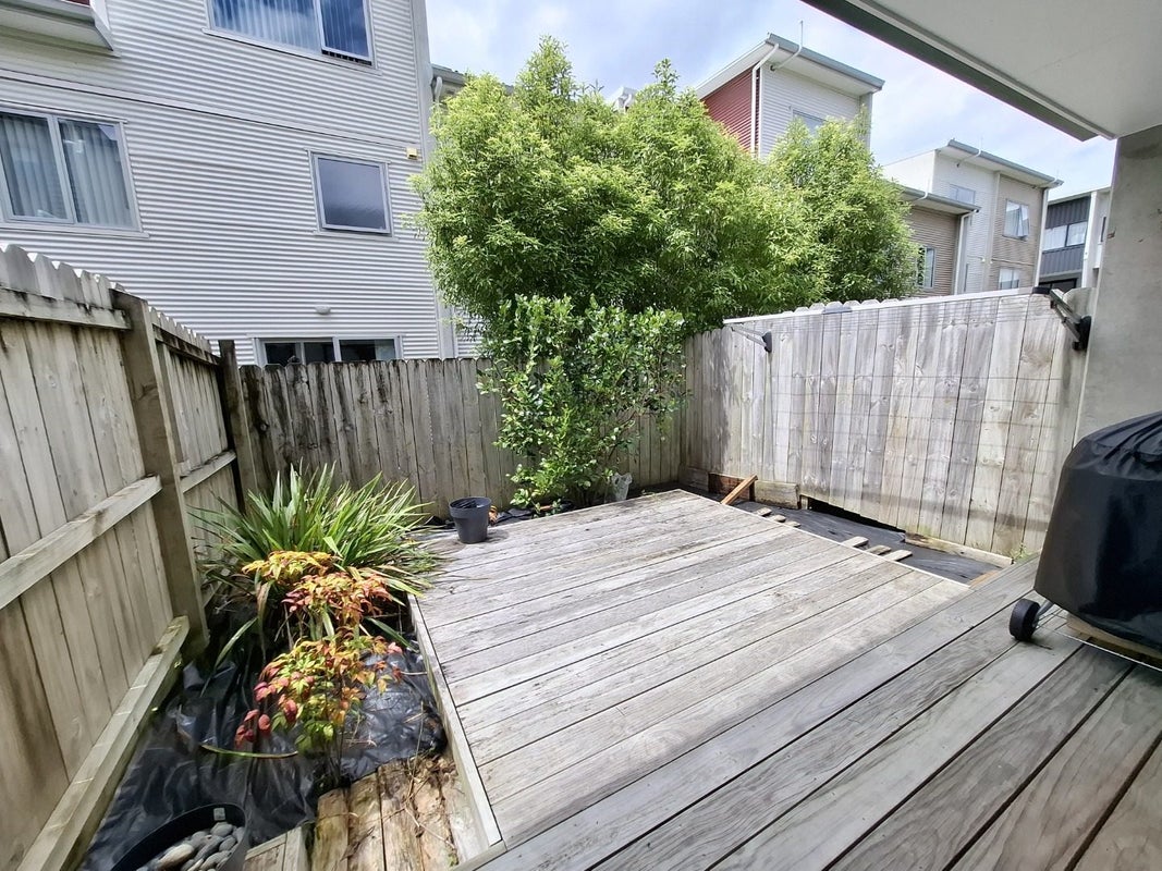 10/5 Perekia Street, Albany, Auckland - Carousel 10