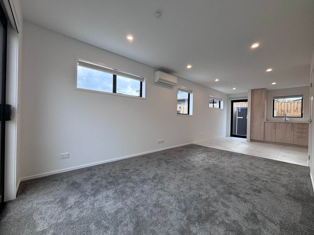 13/23 Awaroa Road, Sunnyvale, Auckland - Carousel 2