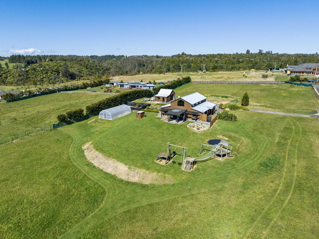 17 Sarona Park Drive, Omanawa, Tauranga - Carousel 2