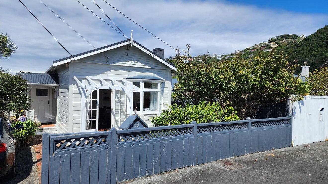 13 Toru Street, Lyall Bay, Wellington - Carousel 1