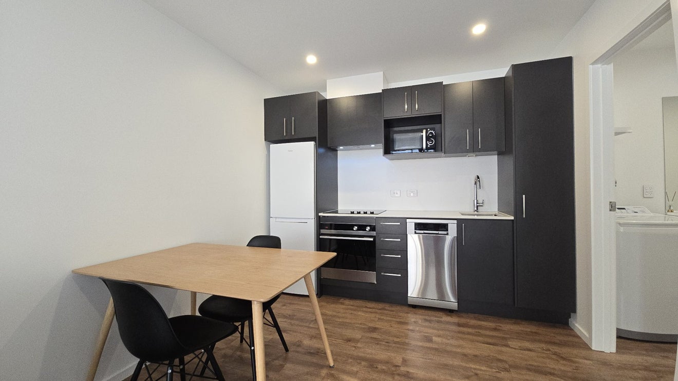 15 Leicester street, Jacks point, Queenstown - Carousel 2