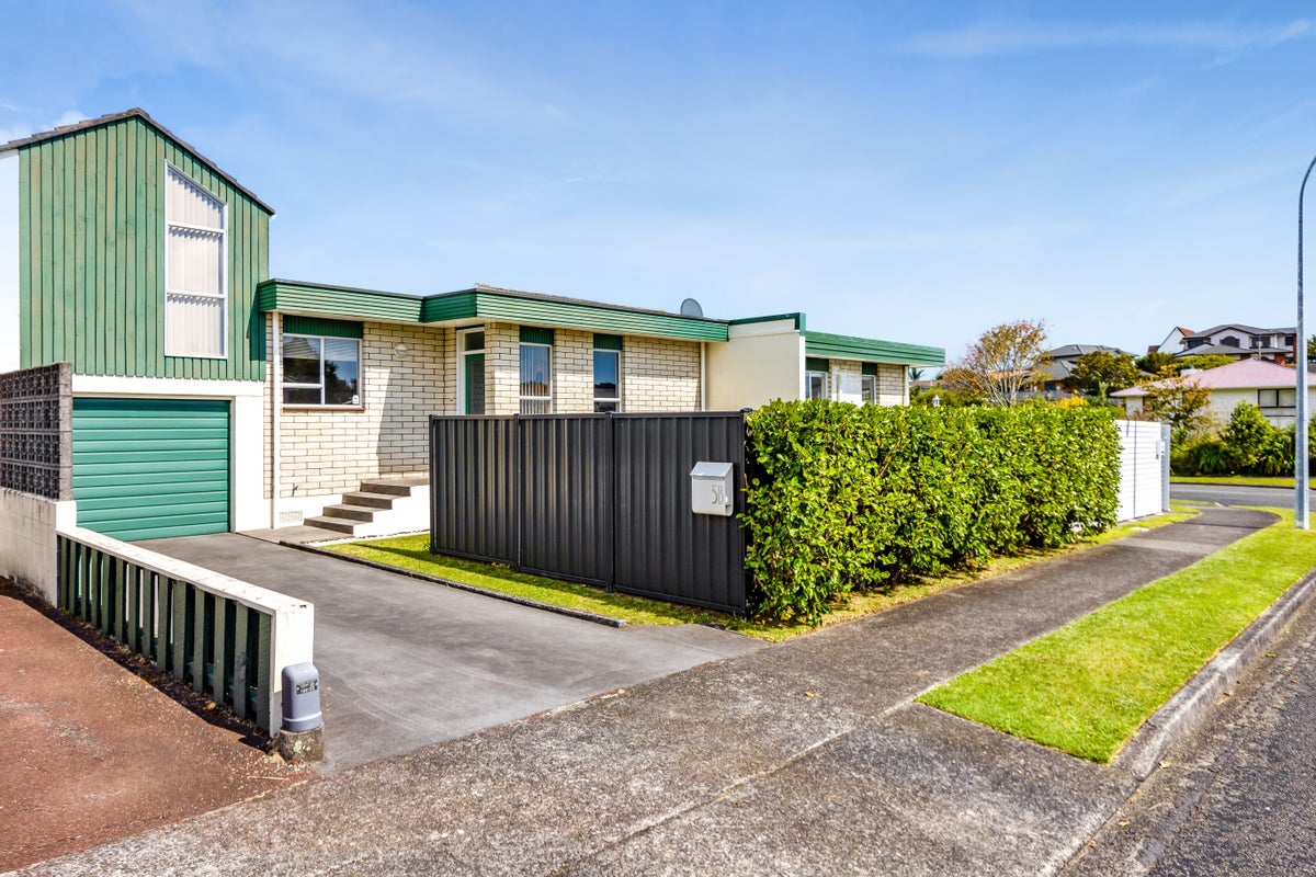 5B Riversdale Drive, Merrilands, New Plymouth - Carousel 2