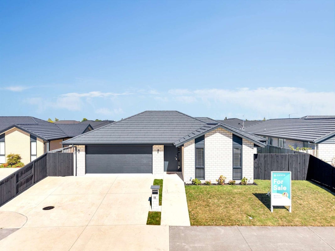 11 Kimbrae Drive, Rototuna North, Hamilton - Carousel 1