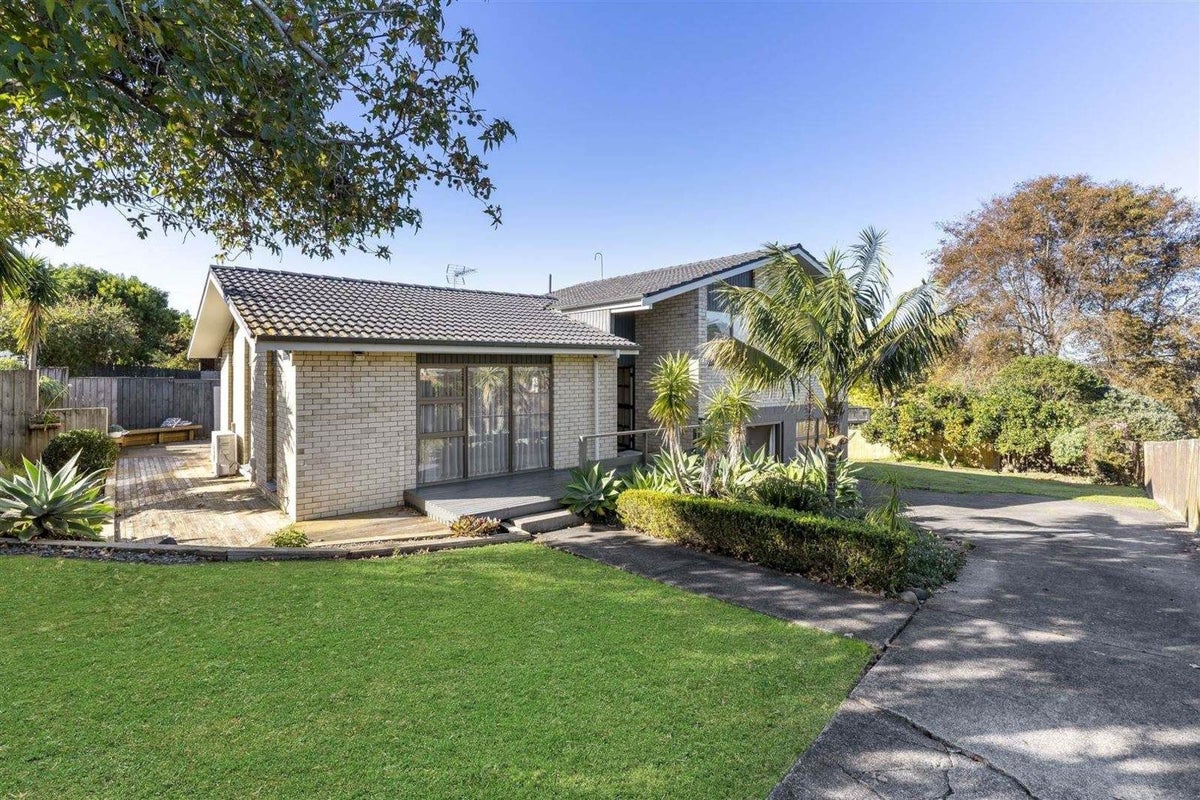 16 Palmyra Way, Half Moon Bay, Auckland - Carousel 2