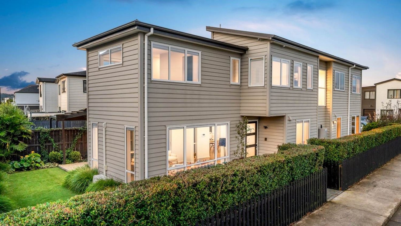 2 Pihoihoi Place, Hobsonville, Auckland - Carousel 1