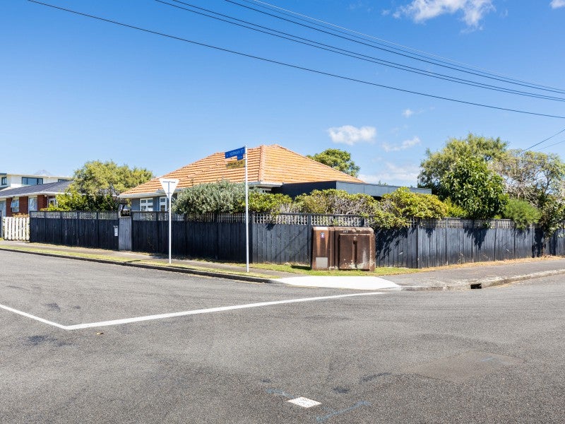 2 Norman Street, Lower Vogeltown, New Plymouth - Carousel 26