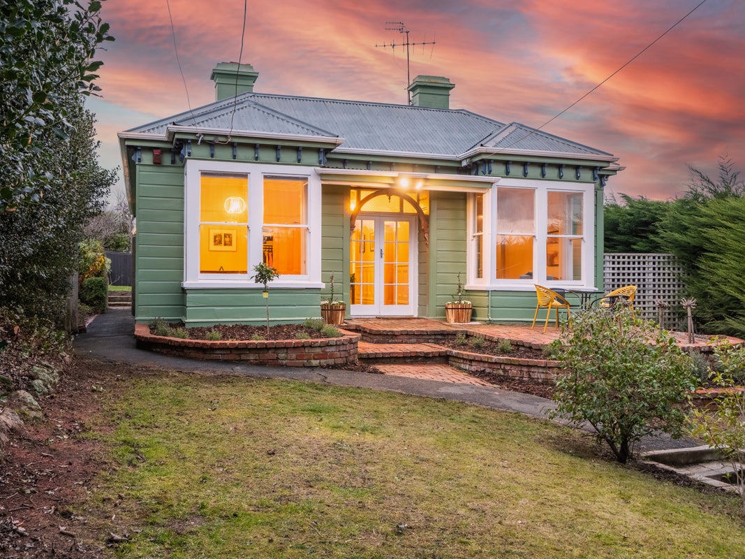 74 Preston Crescent, Belleknowes, Dunedin - Carousel 1
