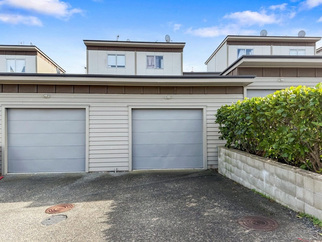 9/1 Gracechurch Drive, Flat Bush, Auckland - Carousel 15