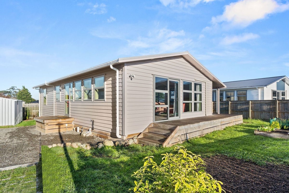 120C Harrison Street East, Featherston - Carousel 2