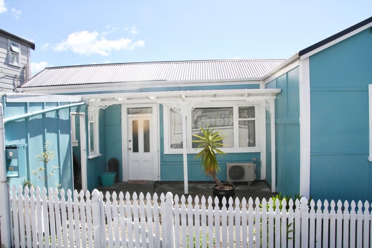 2 Nikau Street, Newtown, Wellington - Carousel 1