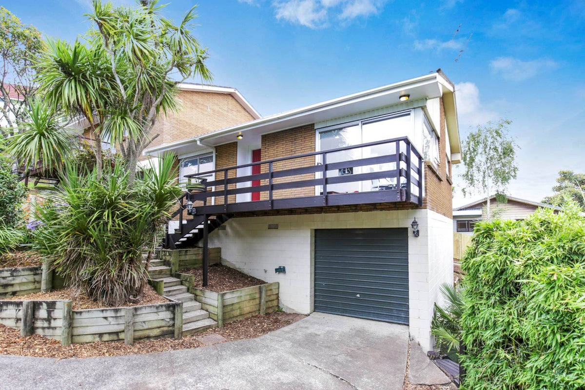 2/23 Walnut Lane, Browns Bay, Auckland - Carousel 1