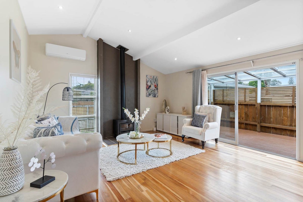 14 Manapouri Place, Pakuranga Heights, Auckland - Carousel 1