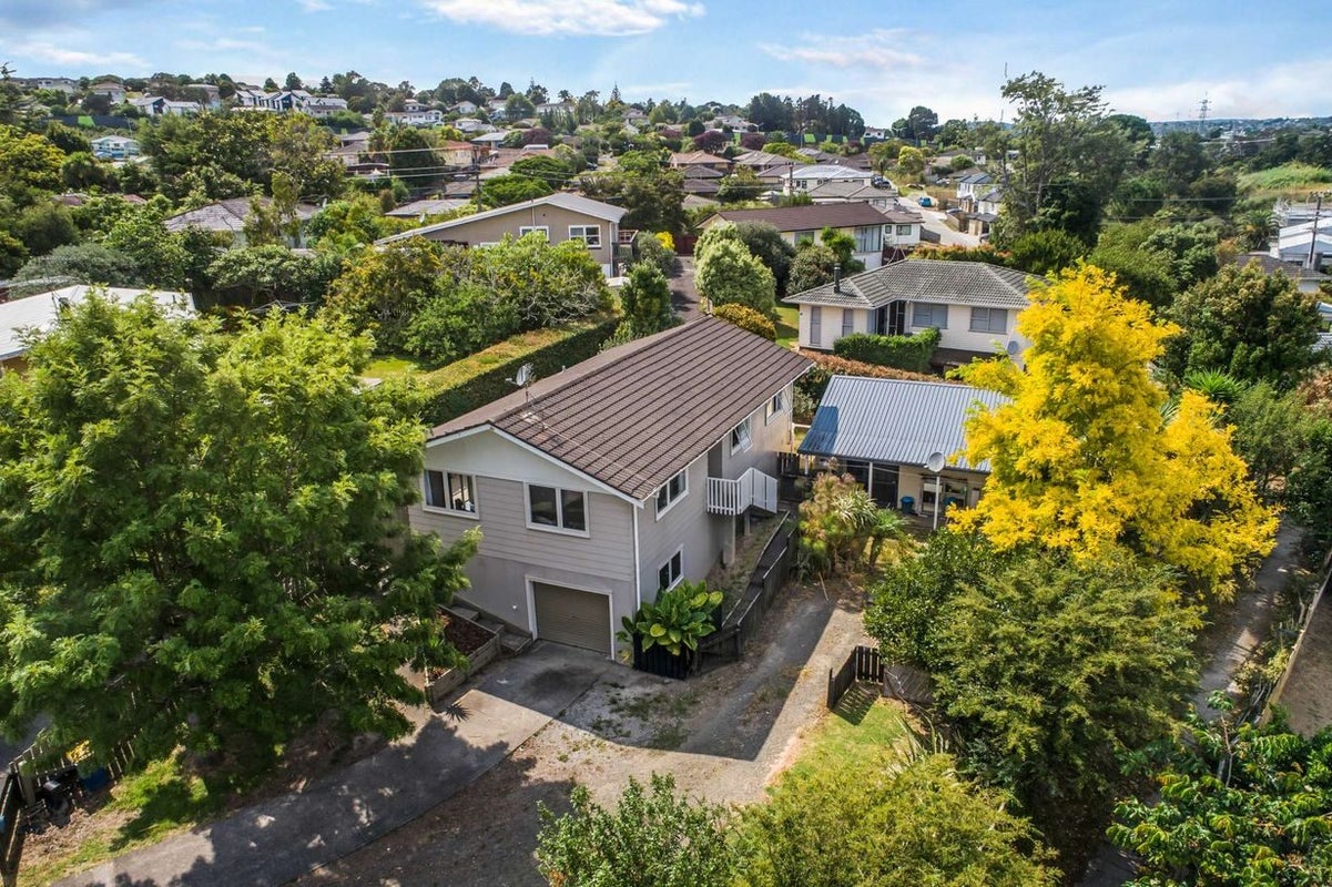 42 Vina Place, Massey, Auckland - Carousel 1
