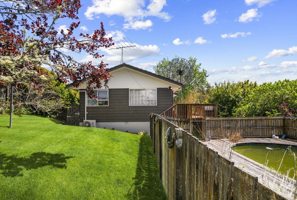 6 Theban Place, Totara Vale, Auckland - Carousel 2