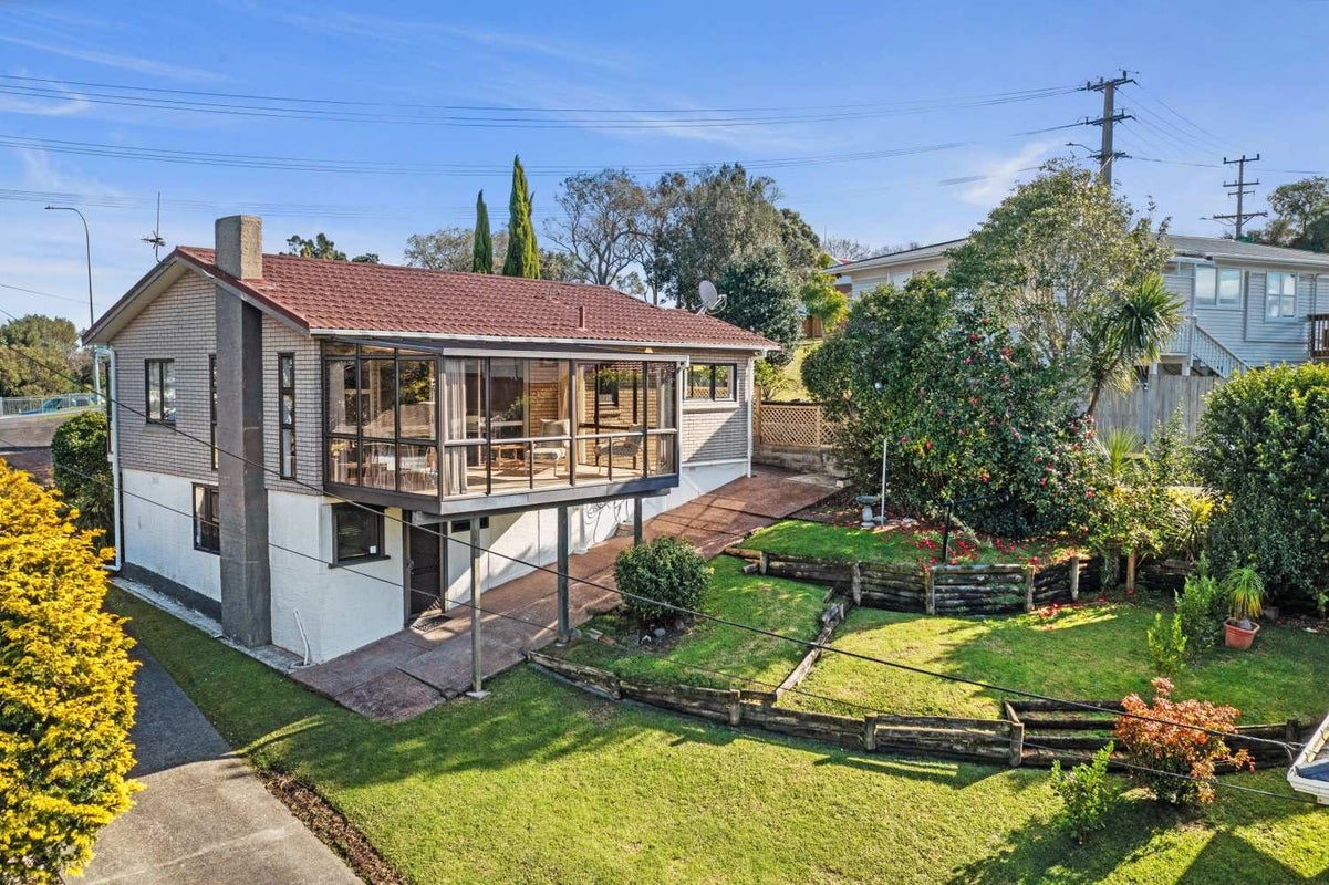 2/3 Hall Road, Glenfield, Auckland - Carousel 1