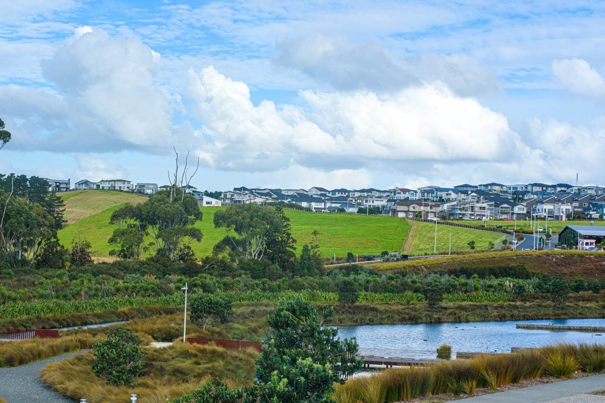 8 Luff Place, Long Bay, Auckland - Carousel 2