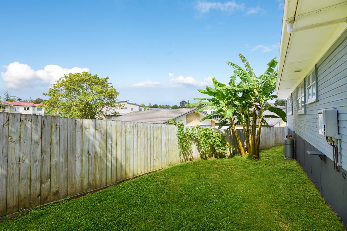 37 Awaroa Road, Sunnyvale, Auckland - Carousel 18