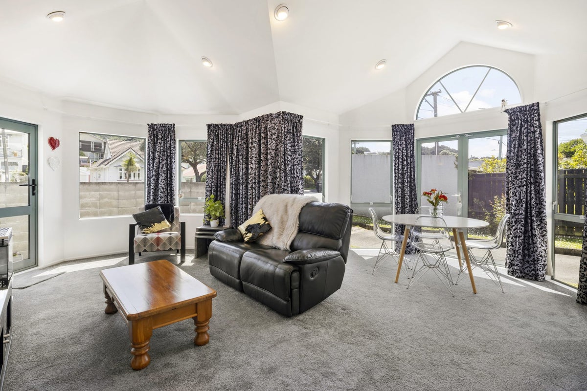 29B The Parade, Island Bay, Wellington - Carousel 1