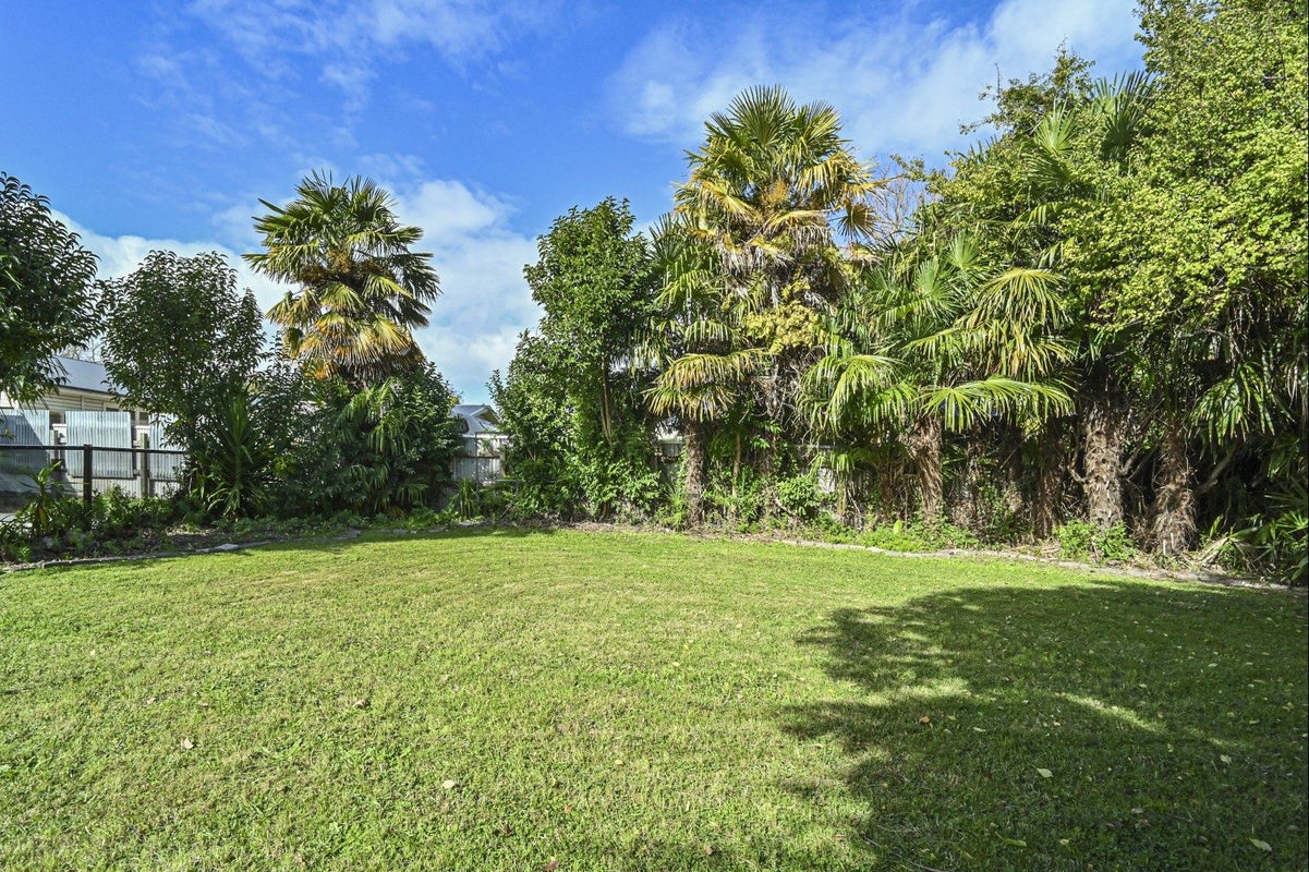 225 Grove Road, Mayfair, Hastings - Carousel 16