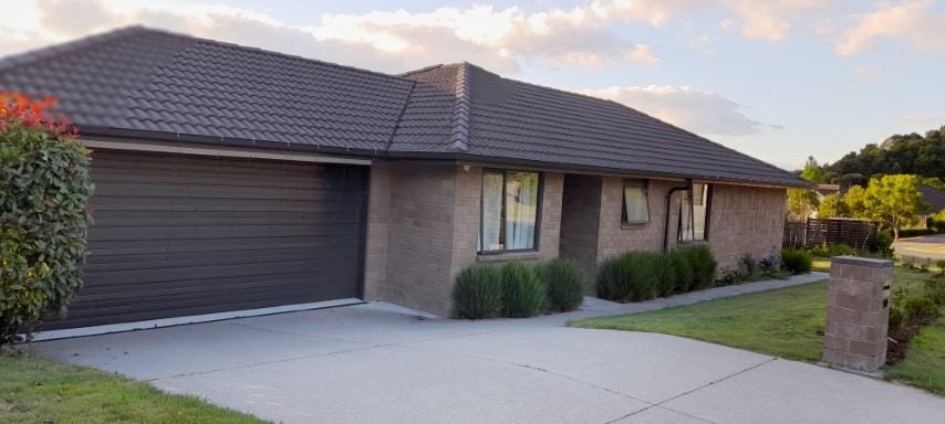 10 Bathurst Crescent, Pyes Pa, Tauranga - Carousel 1