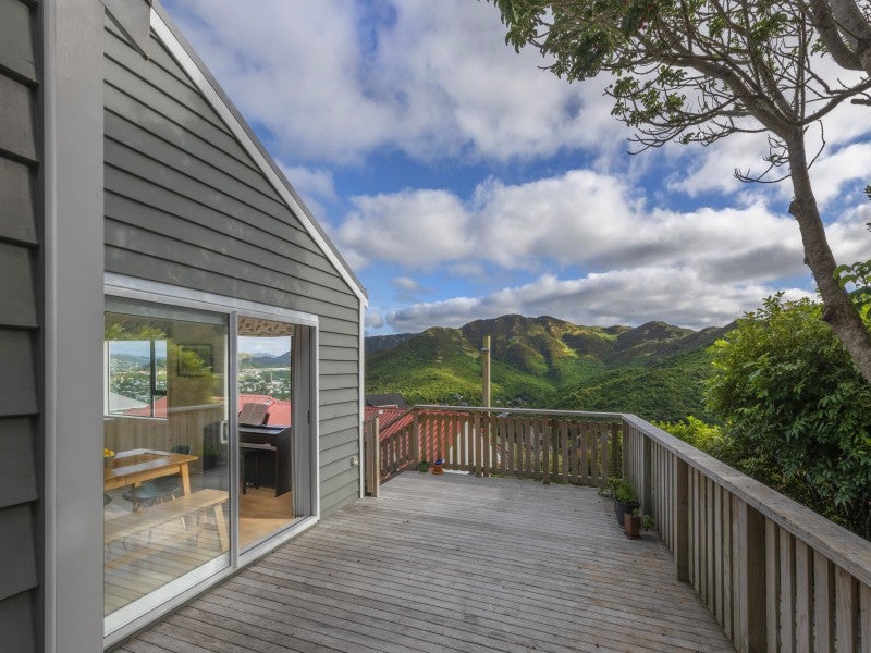 2 Kapil Grove, Khandallah, Wellington - Carousel 2