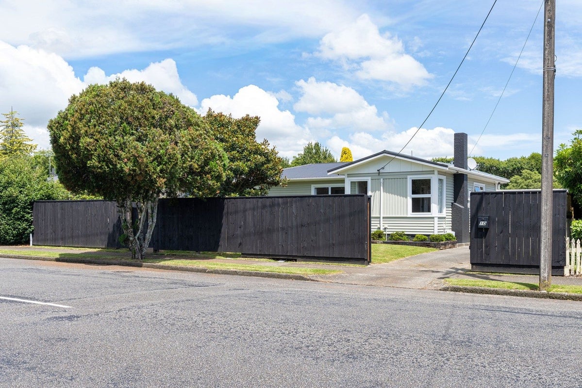 10 Highbury Drive, Levin, Levin - Carousel 19
