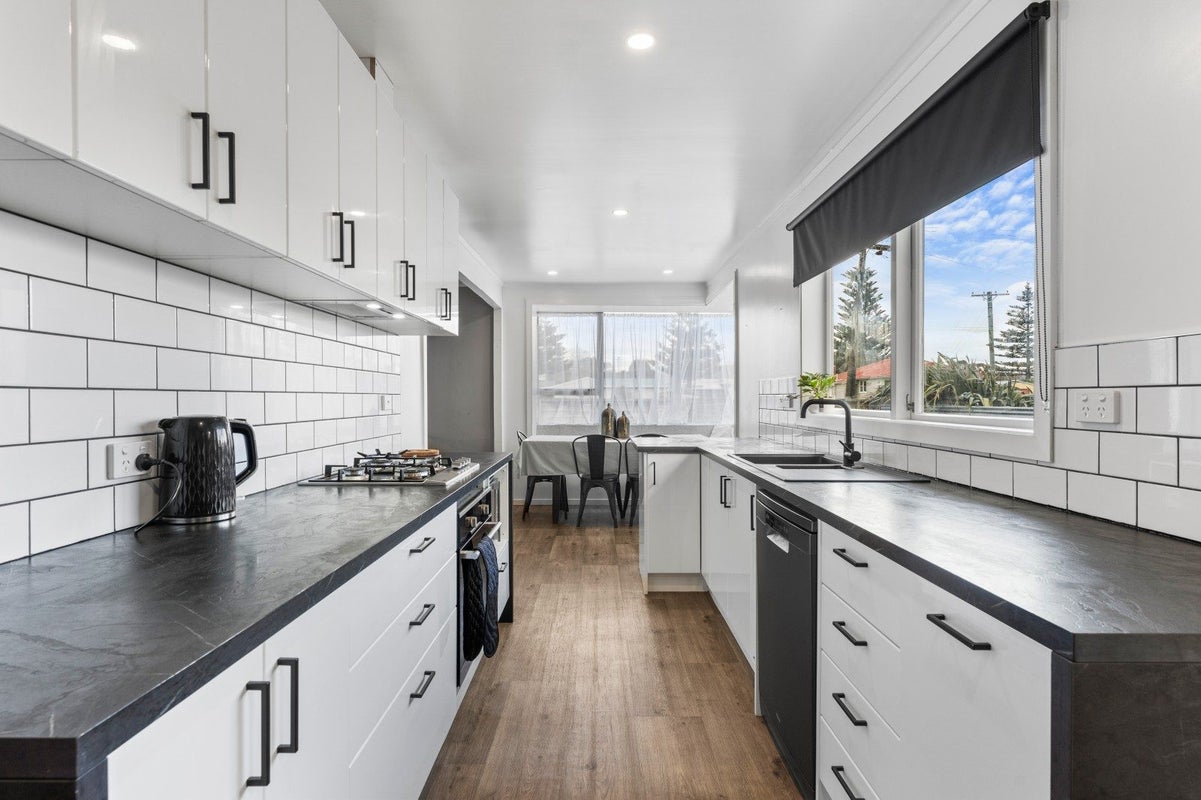 18 Ngaire Street, Longburn, Palmerston North - Carousel 2