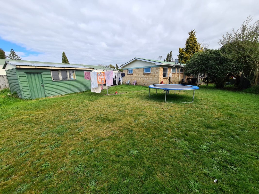 76 Bruce Avenue, Glenview, Hamilton - Carousel 1
